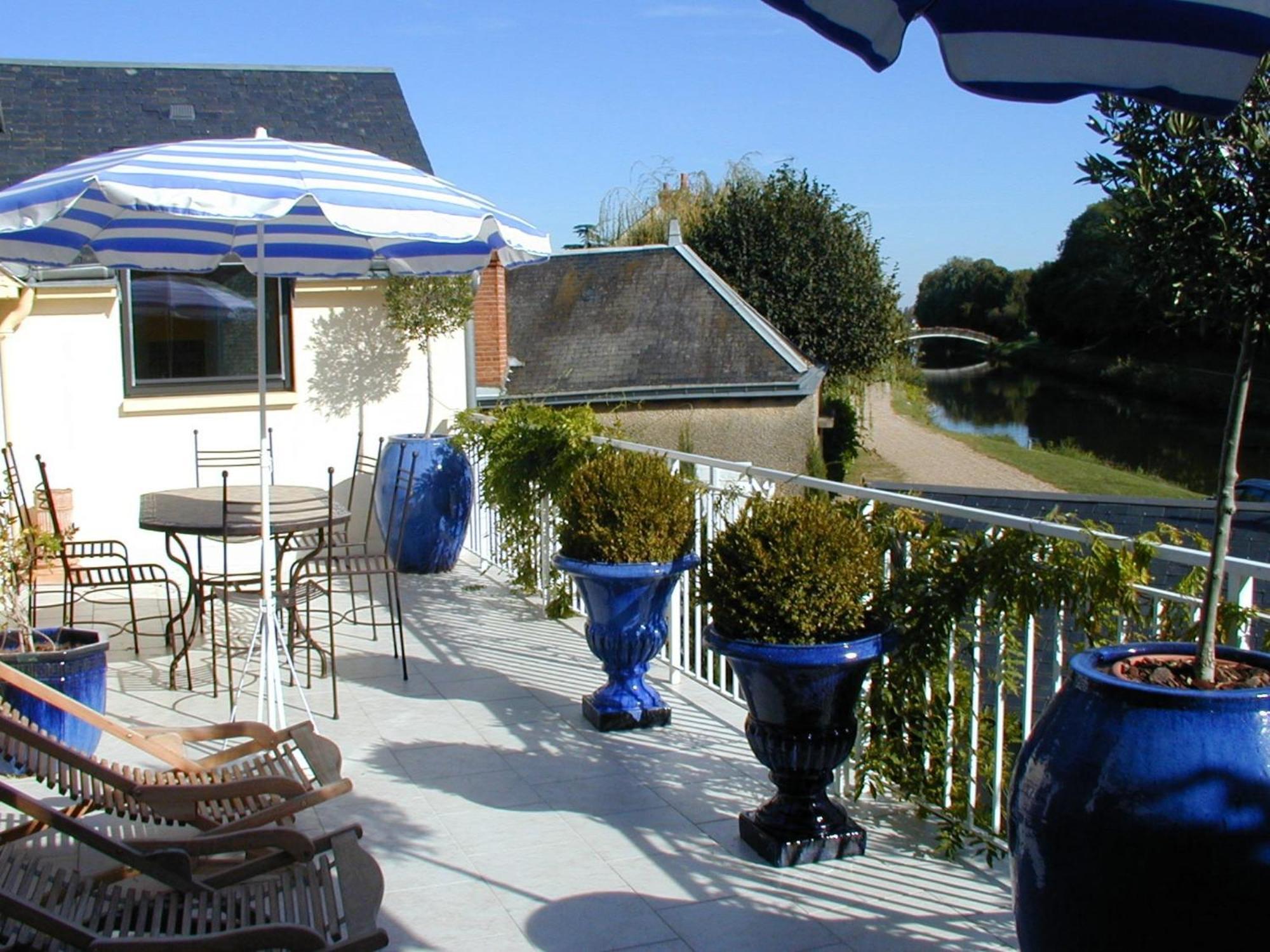 Residence Hoteliere La Marine Combleux Exterior foto